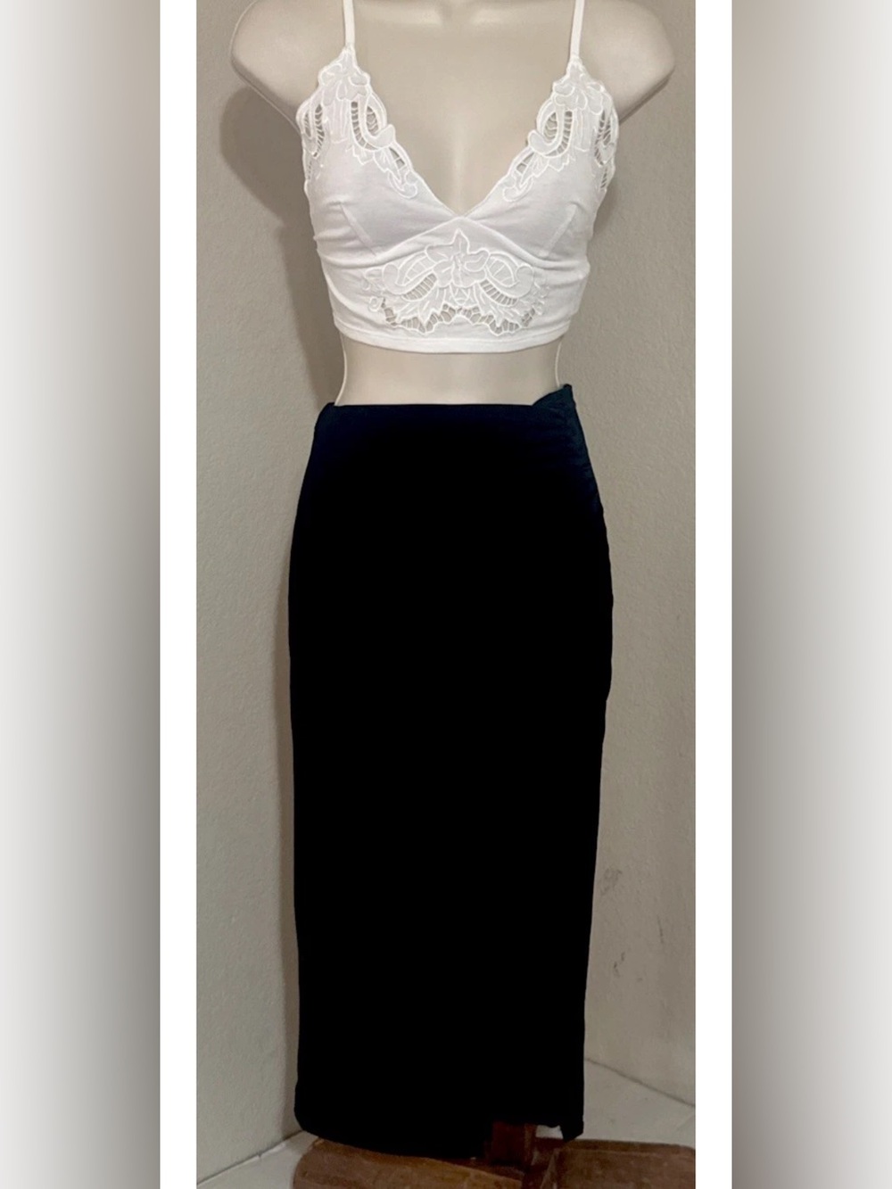 Black Stretch Midi Skirt Women’s Below‑Knee Tube Style Bodycon Size Medium